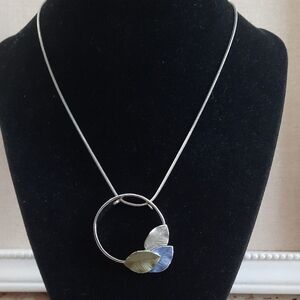 Leaf/Circle Pendant On Snake Chain Necklace